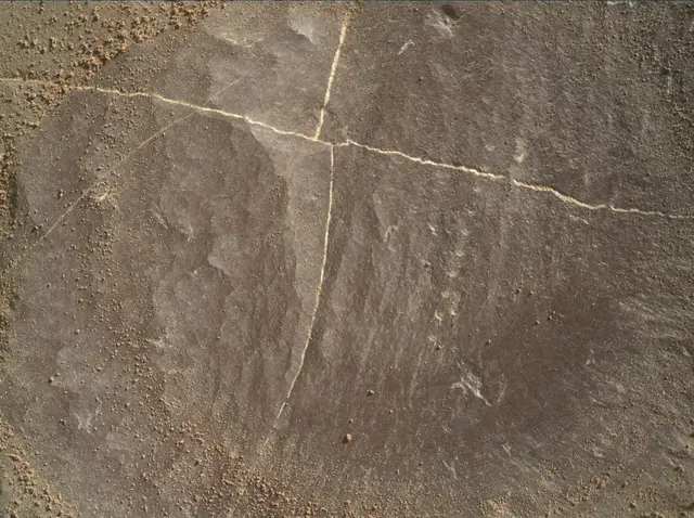 Sol 1996: Mars Hand Lens Imager (MAHLI)