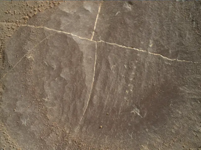 Sol 1996: Mars Hand Lens Imager (MAHLI)