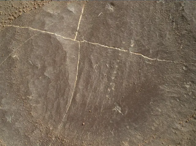 Sol 1996: Mars Hand Lens Imager (MAHLI)