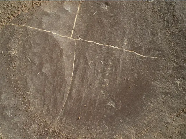 Sol 1996: Mars Hand Lens Imager (MAHLI)
