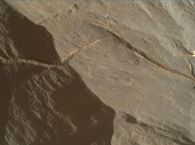Sol 1996: Mars Hand Lens Imager (MAHLI)