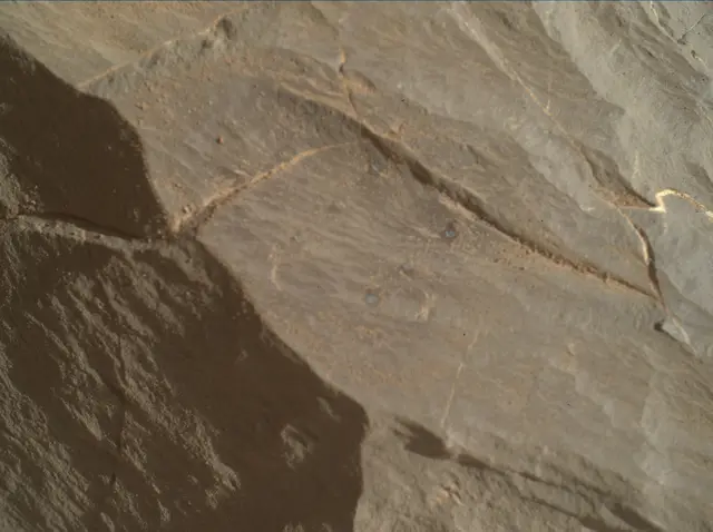 Sol 1996: Mars Hand Lens Imager (MAHLI)