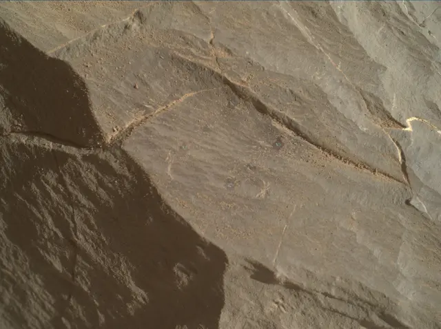 Sol 1996: Mars Hand Lens Imager (MAHLI)