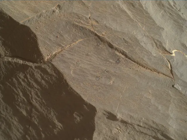 Sol 1996: Mars Hand Lens Imager (MAHLI)