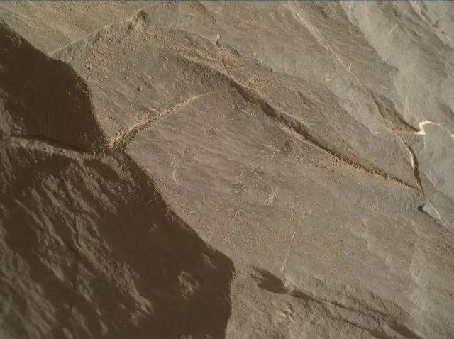 Sol 1996: Mars Hand Lens Imager (MAHLI)