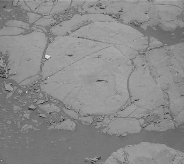 Sol 2000: Mast Camera (Mastcam)