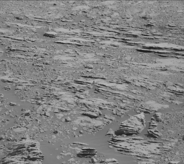 Sol 2000: Mast Camera (Mastcam)