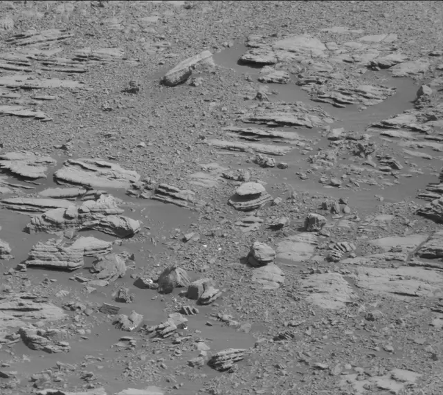 Sol 2000: Mast Camera (Mastcam)