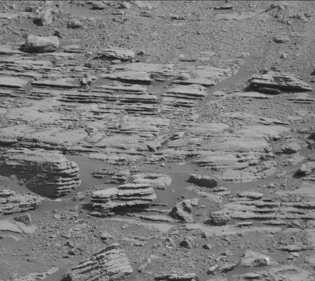 Sol 2000: Mast Camera (Mastcam)