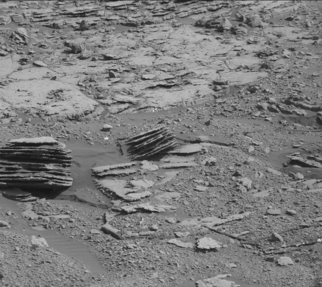 Sol 2000: Mast Camera (Mastcam)