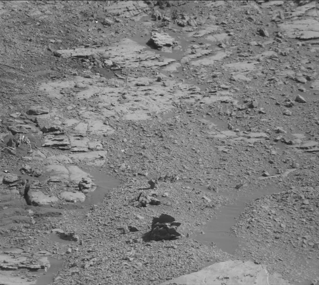 Sol 2000: Mast Camera (Mastcam)