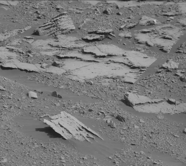 Sol 2000: Mast Camera (Mastcam)
