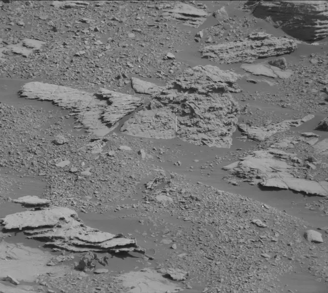Sol 2000: Mast Camera (Mastcam)