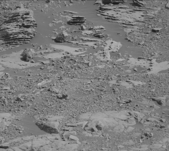Sol 2000: Mast Camera (Mastcam)