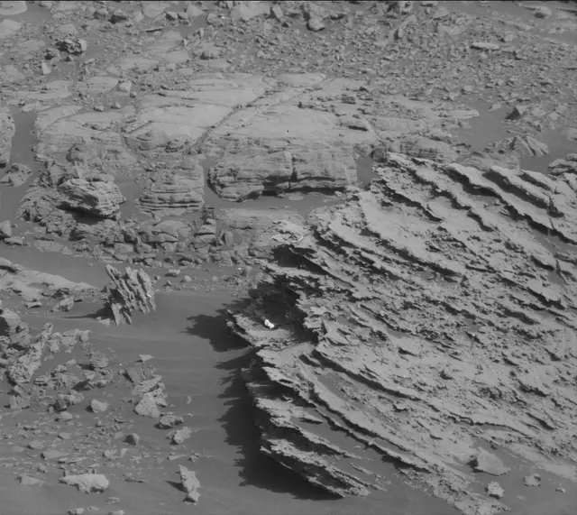 Sol 2000: Mast Camera (Mastcam)