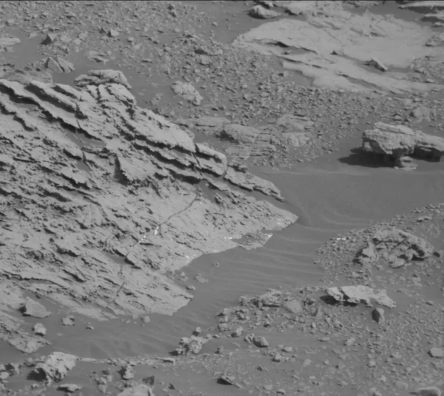 Sol 2000: Mast Camera (Mastcam)