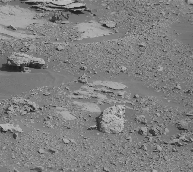 Sol 2000: Mast Camera (Mastcam)