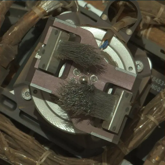Sol 2000: Mast Camera (Mastcam)