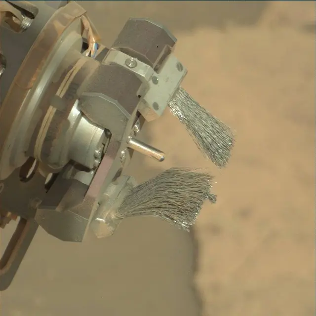 Sol 2000: Mast Camera (Mastcam)