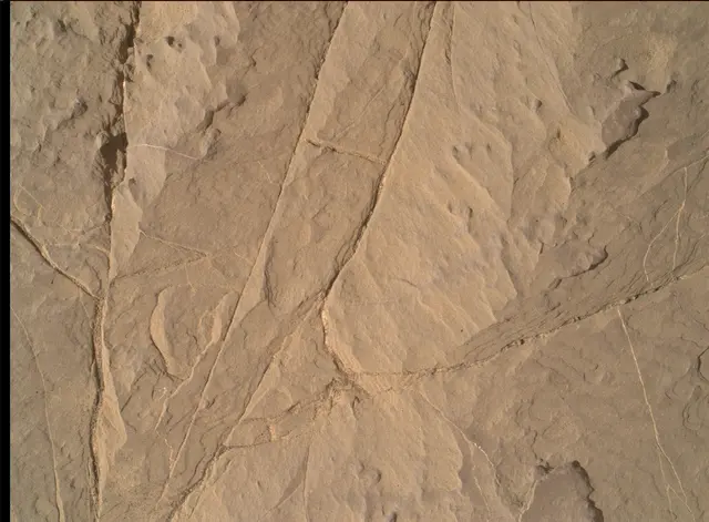 Sol 2000: Mars Hand Lens Imager (MAHLI)