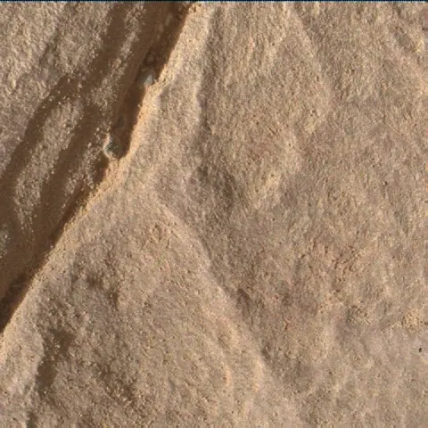 Sol 2000: Mars Hand Lens Imager (MAHLI)