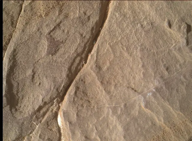 Sol 2000: Mars Hand Lens Imager (MAHLI)