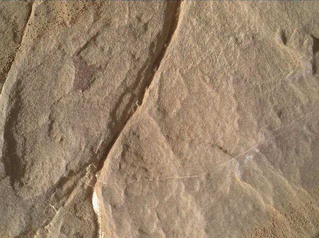 Sol 2000: Mars Hand Lens Imager (MAHLI)