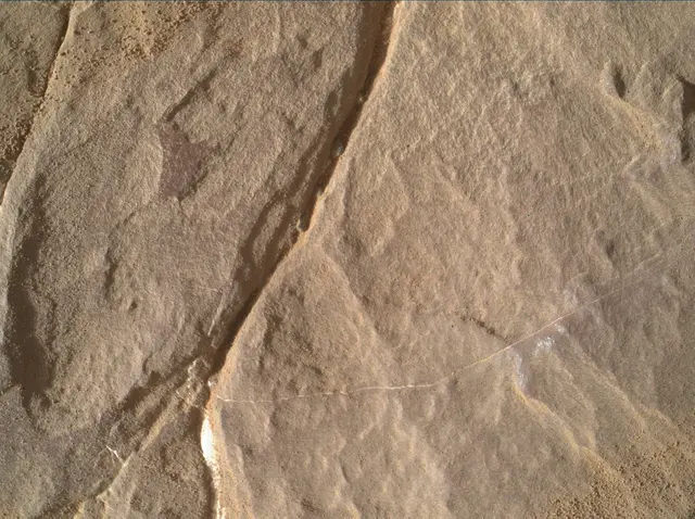 Sol 2000: Mars Hand Lens Imager (MAHLI)