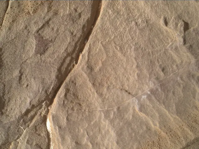 Sol 2000: Mars Hand Lens Imager (MAHLI)