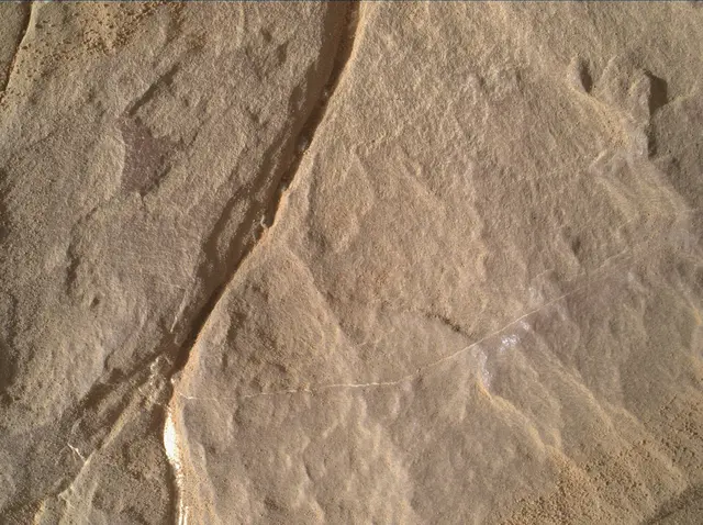 Sol 2000: Mars Hand Lens Imager (MAHLI)