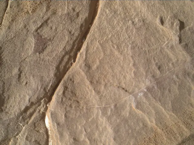 Sol 2000: Mars Hand Lens Imager (MAHLI)