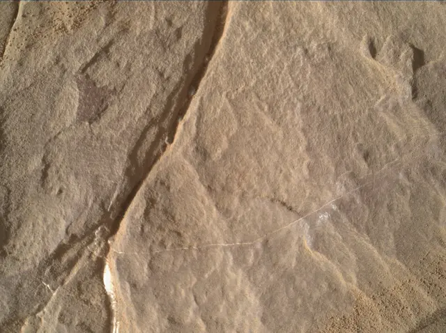 Sol 2000: Mars Hand Lens Imager (MAHLI)