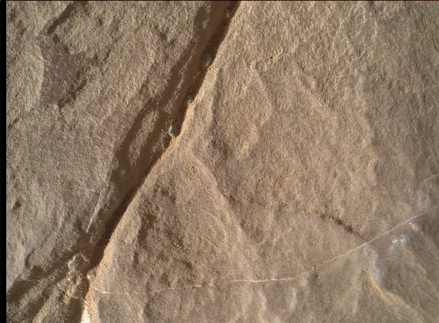 Sol 2000: Mars Hand Lens Imager (MAHLI)