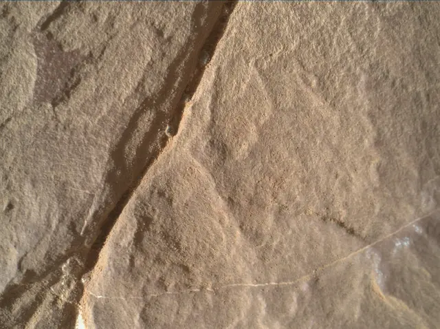 Sol 2000: Mars Hand Lens Imager (MAHLI)