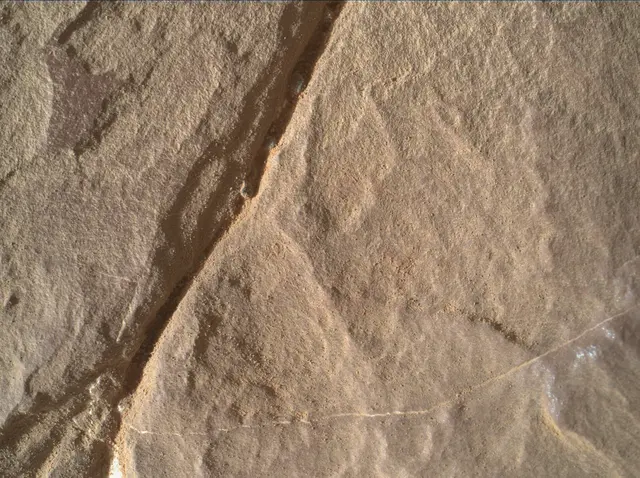 Sol 2000: Mars Hand Lens Imager (MAHLI)