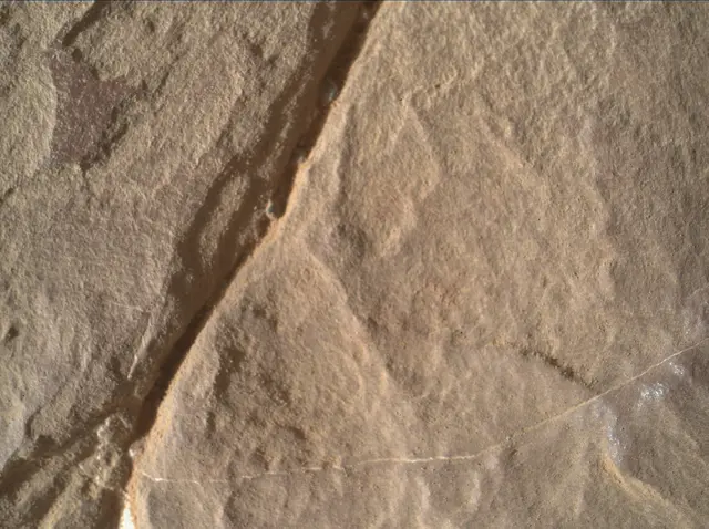 Sol 2000: Mars Hand Lens Imager (MAHLI)