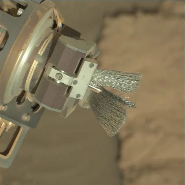 Sol 2001: Mast Camera (Mastcam)