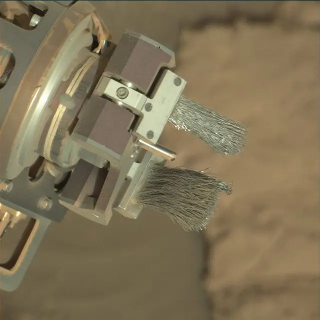 Sol 2001: Mast Camera (Mastcam)