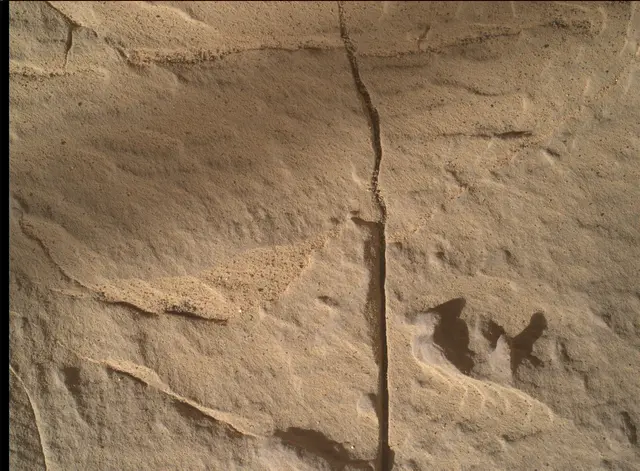 Sol 2001: Mars Hand Lens Imager (MAHLI)