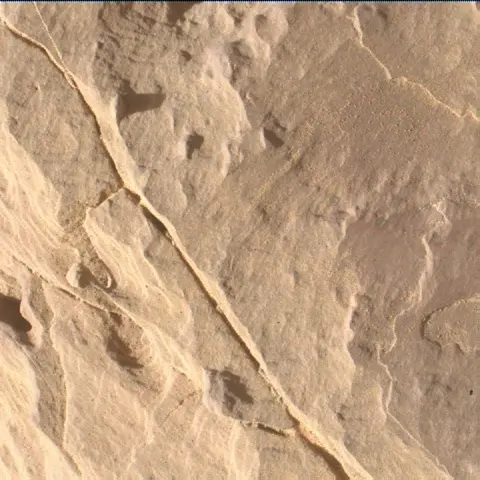 Sol 2001: Mars Hand Lens Imager (MAHLI)