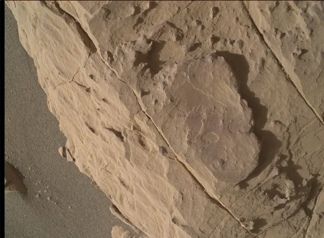 Sol 2001: Mars Hand Lens Imager (MAHLI)