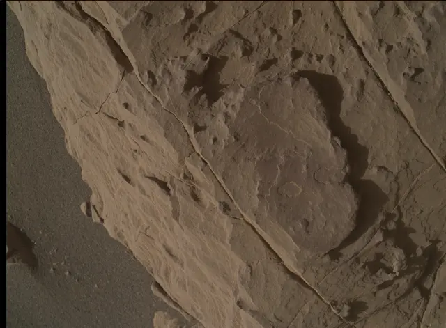 Sol 2001: Mars Hand Lens Imager (MAHLI)