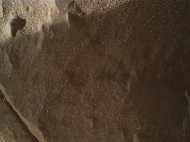Sol 2001: Mars Hand Lens Imager (MAHLI)