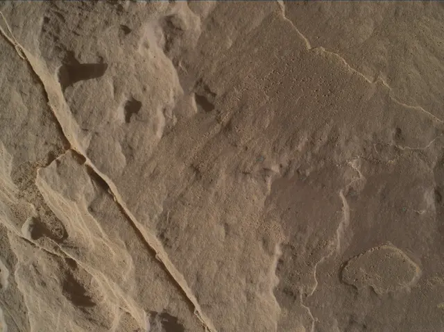 Sol 2001: Mars Hand Lens Imager (MAHLI)