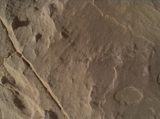 Sol 2001: Mars Hand Lens Imager (MAHLI)