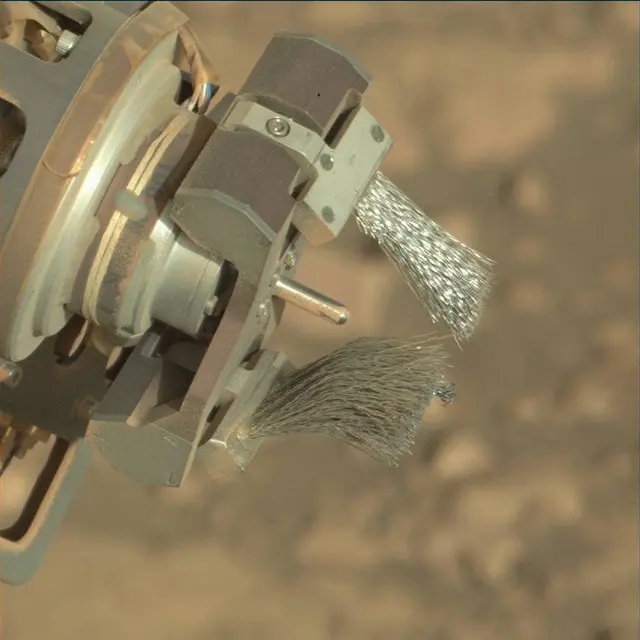 Sol 2008: Mast Camera (Mastcam)