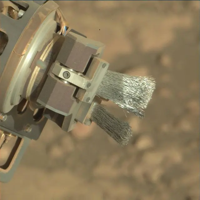 Sol 2008: Mast Camera (Mastcam)