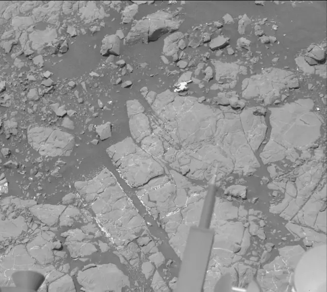 Sol 2009: Mast Camera (Mastcam)