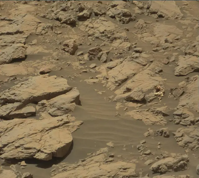 Sol 2009: Mast Camera (Mastcam)