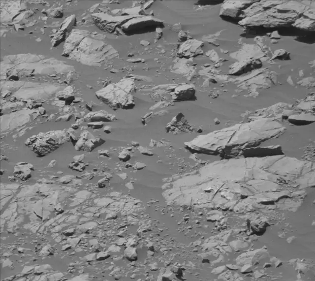 Sol 2009: Mast Camera (Mastcam)